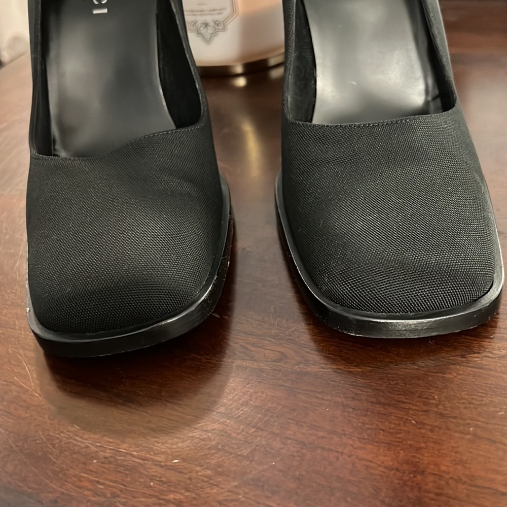 Authentic Gucci - Picture 6 of 12
